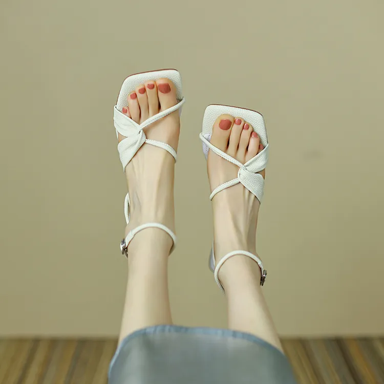 UHCK原创 巨显瘦~新款交叉绑带露趾凉鞋女2025夏扣带后空细高跟鞋