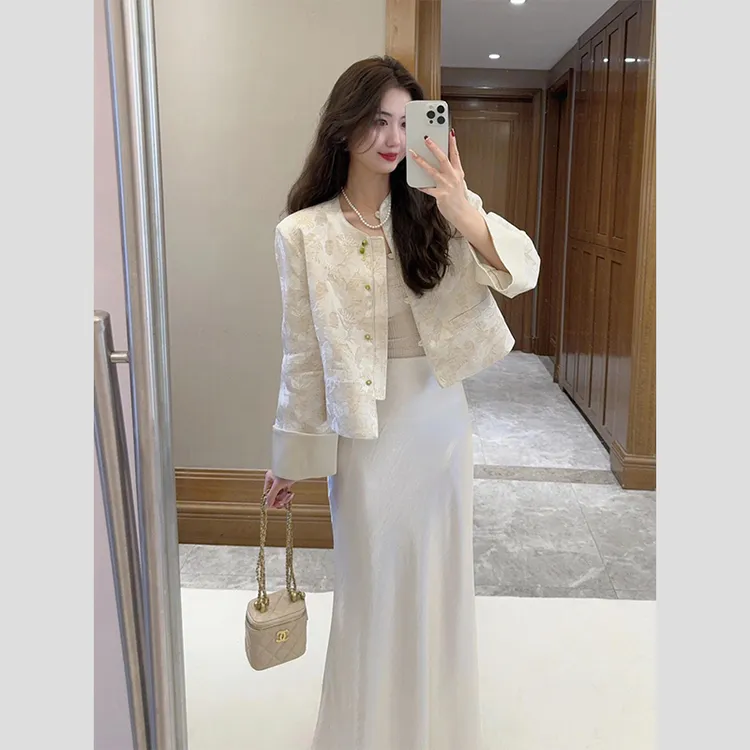 春装女2025年新款轻奢高级感独特漂亮气质上衣白色新中式国风外套
