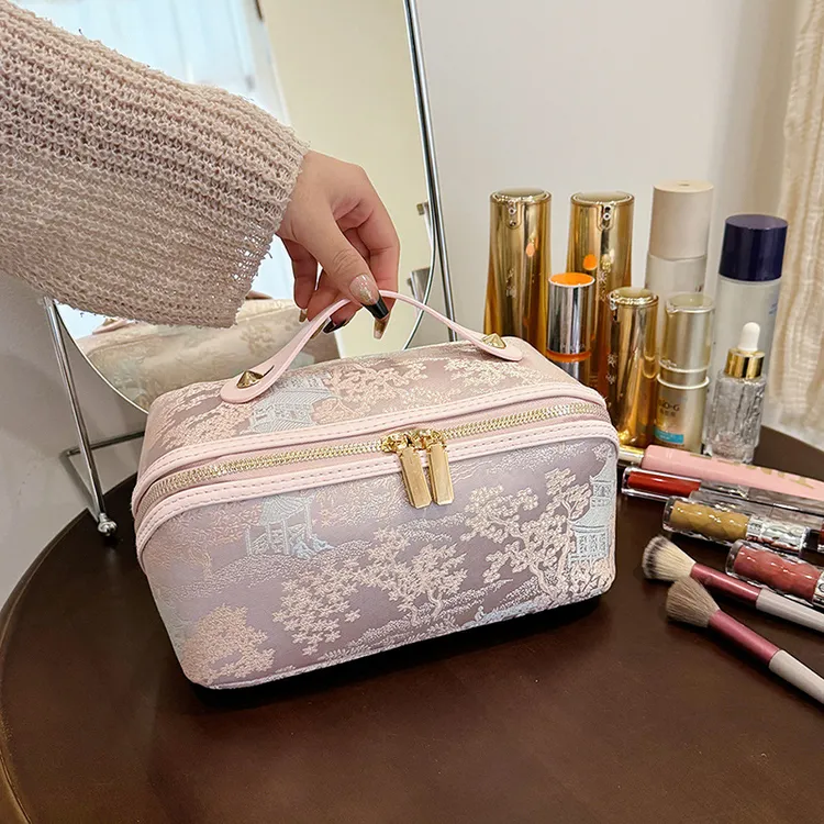 2025新款新品古风复古化妆包大容量手提便携洗漱包网红时尚旅行包