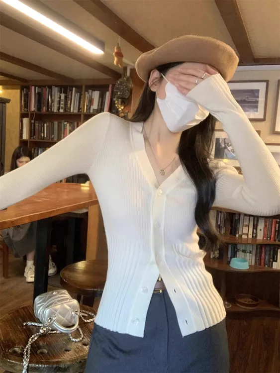 搭女毛衣V收腰系灰秋冬季开衫冷淡显瘦打底针织坑条领长袖内小众