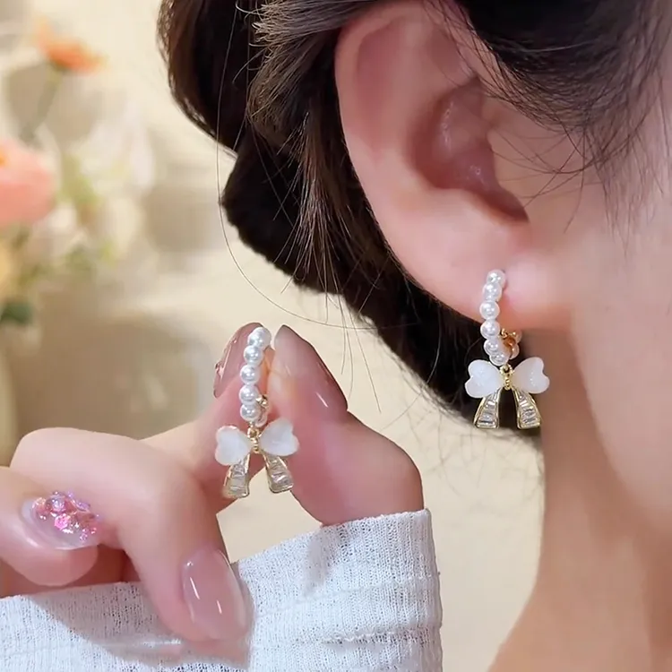 铜合金仿珍珠耳饰 蝴蝶结珍珠耳钉女时尚高级感耳环简约气质耳饰