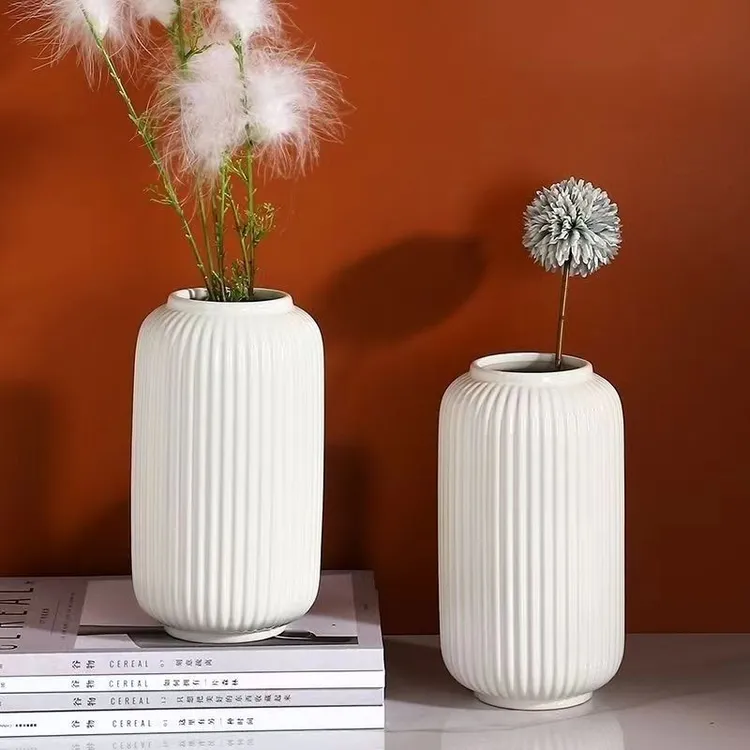 白竖纹陶瓷花瓶条纹简约摆件简约手工陶瓷花瓶白色花瓶插花花瓶