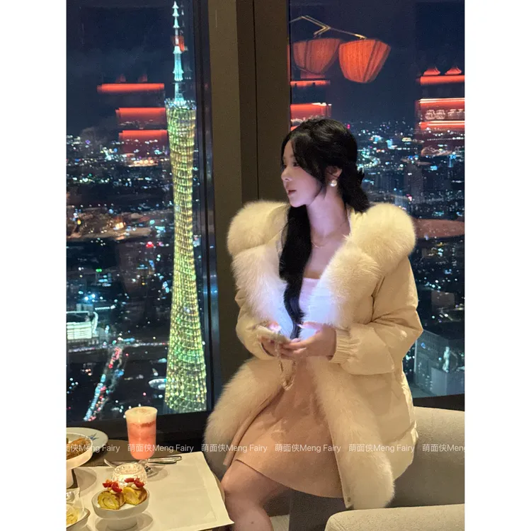 萌面侠【雪国精灵】千金风新国标90%白鸭绒狐狸毛羽绒服G5916流光风