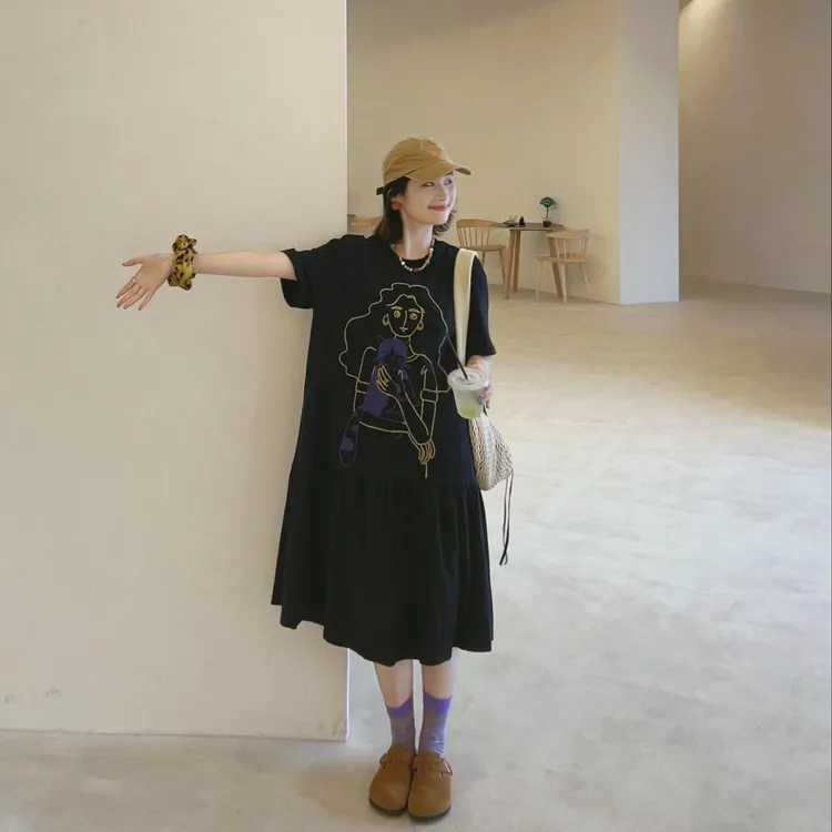S2E2025夏季新款法式气质高级感圆领绣花插袋拼接针织连衣裙