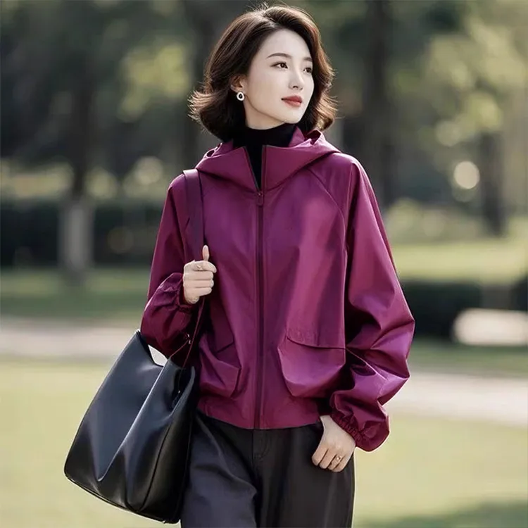 今年流行爆款短款外套2025小个子春秋新款时尚百搭休闲紫色冲锋衣