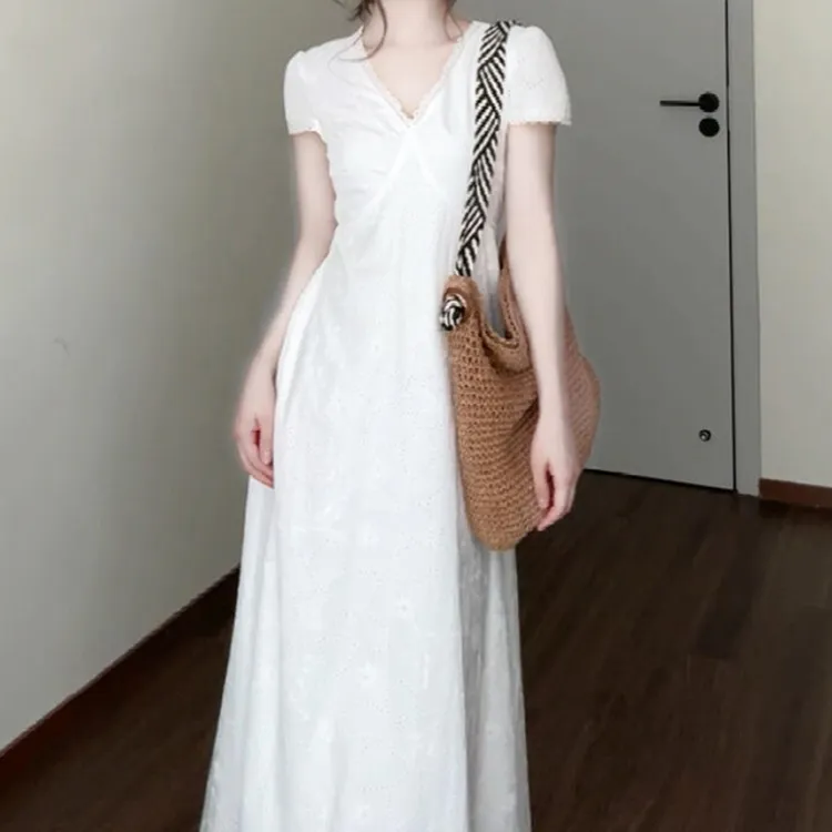 法式高级感白色V领连衣裙子女2025夏季气质绝美独特掐腰长裙3751