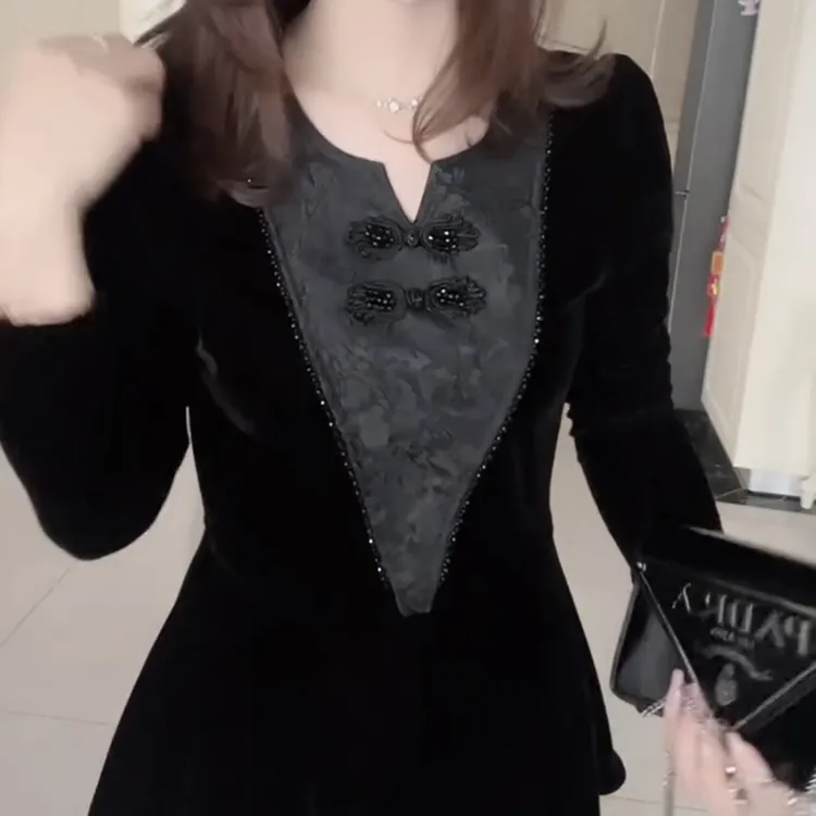 拼接新中式复古气质T恤常规秋季V领修身长袖性感风丝绒钉珠黑色女