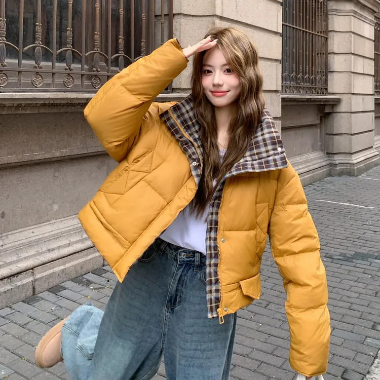 橘黄色韩系格子加厚轻薄羽绒服女冬季2025新款保暖90白鸭绒面包服