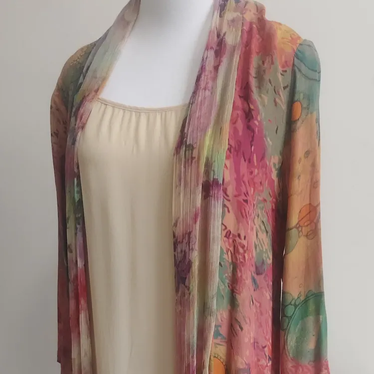 古着桑蚕丝长裙两件套，胸围110衣长118 ，没有明显瑕疵，不支持退换