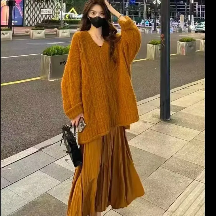 慵懒风v领麻花长袖针织衫女秋季韩系穿搭宽松软糯毛衣中长款上衣