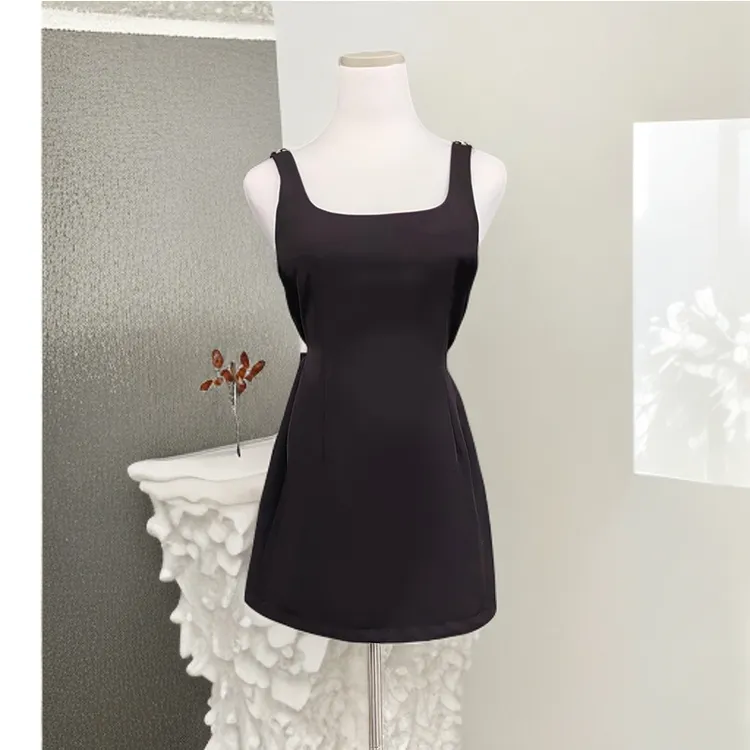 【封神小黑裙！】2025冬季新款性感纯欲名媛千金重工钉钻露背吊带裙