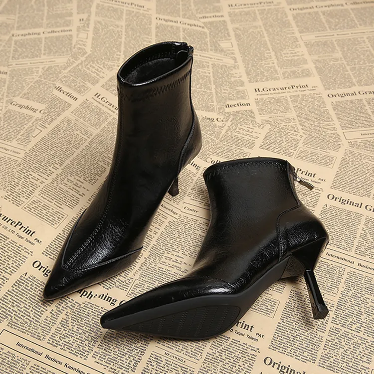 白色尖头高跟短靴女小个子细跟瘦瘦靴气质时装马丁靴秋冬新款单靴