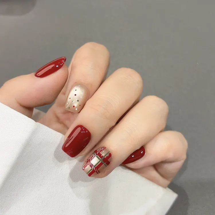 【礼物盒子】秋冬酒红法式波点短款显白纯手工穿戴甲