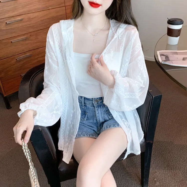 白色蕾丝连帽防晒衬衫女2025夏季新款薄款高级感防紫外线外套上衣