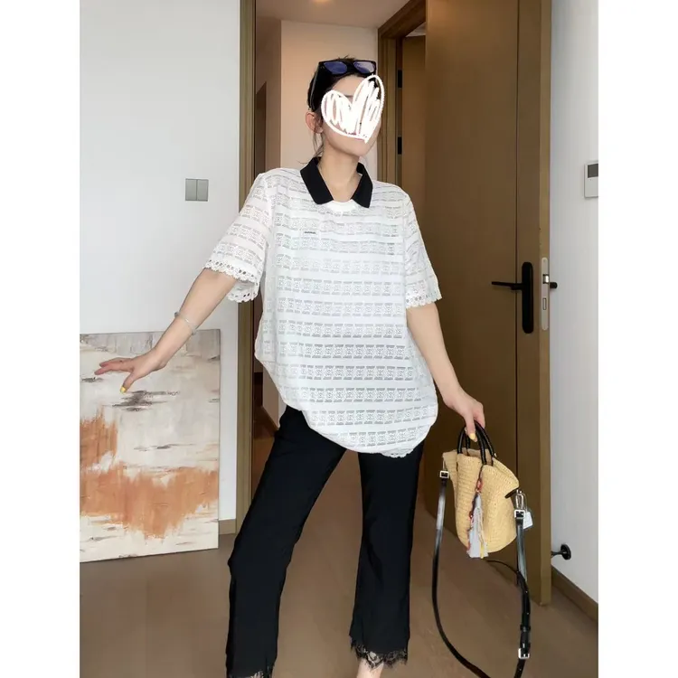 玖了个玖 2025夏款 极简百搭立体镂空小花宽松版方领T恤2505C2824