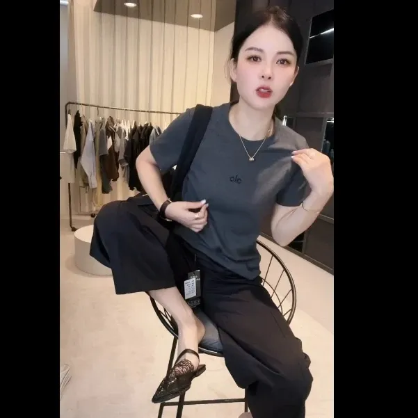 《姚家优麦汇》Y6378夏款圆领设计感时尚百搭短袖显瘦上衣款女