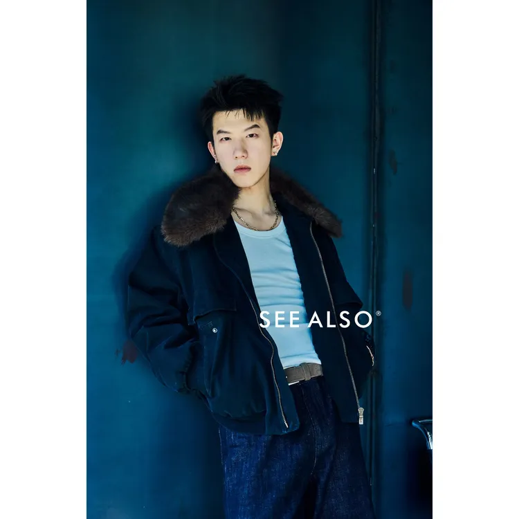 SEE ALSO『黑标座山雕』重工复古工装双口袋拉链毛领新雪丽棉服外套