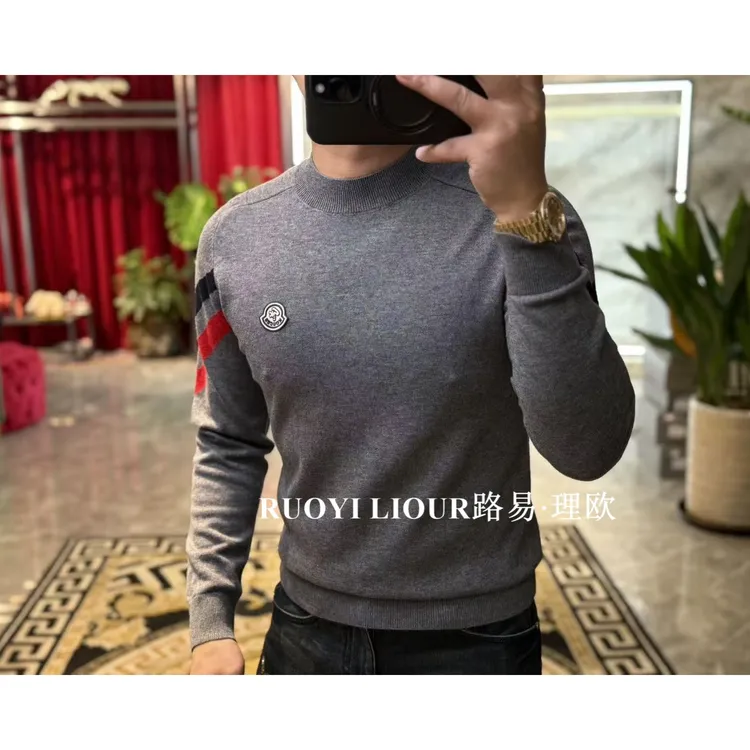 【路易理欧】男士轻奢休闲潮流胸标经典款圆领针织衫0700