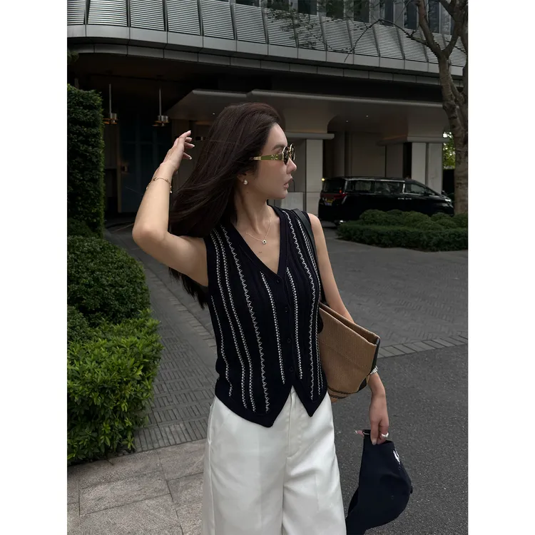 日韩夏装百搭竖条纹镂空透气老钱风拼色条纹针织无袖背心洋气马甲