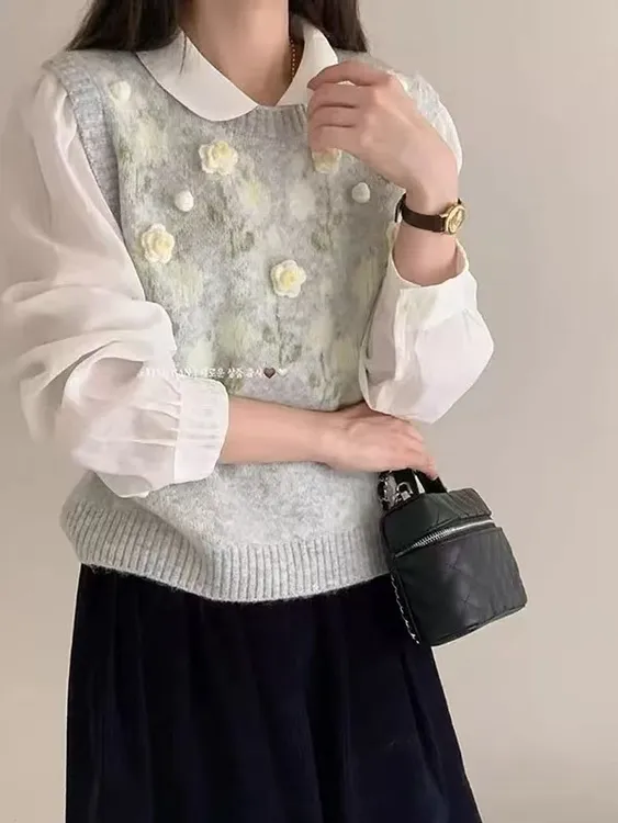 早秋新款甜美立体花朵针织马甲女2025宽松慵懒风时尚叠穿背心毛衣