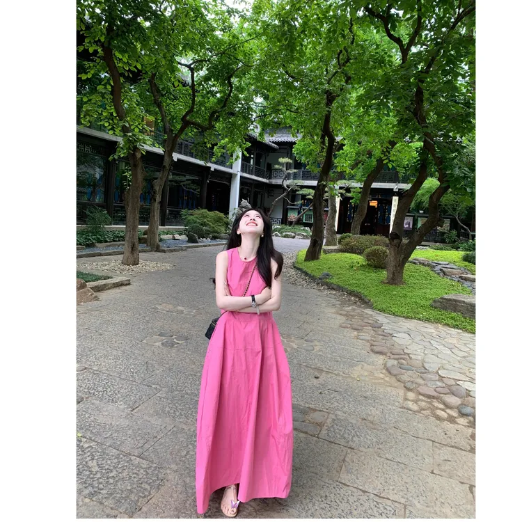 小众气质超好看玫粉色连衣裙女2025夏季新款温柔独特漂亮无袖长裙