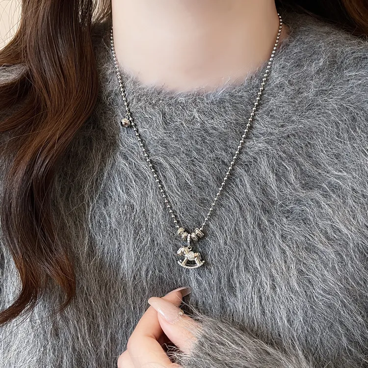 铜合金项链 银色串珠小马吊坠项链秋冬毛衣链高级感轻奢小众配饰