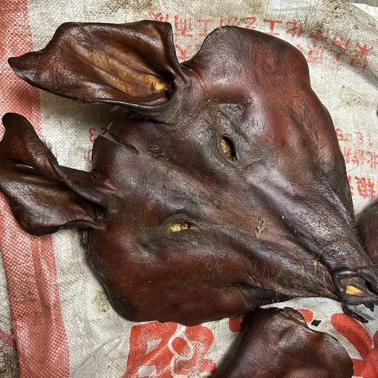 腊猪头整个正宗农家柴火烟熏腊猪头肉带耳朵舌头带核桃肉软糯Q弹