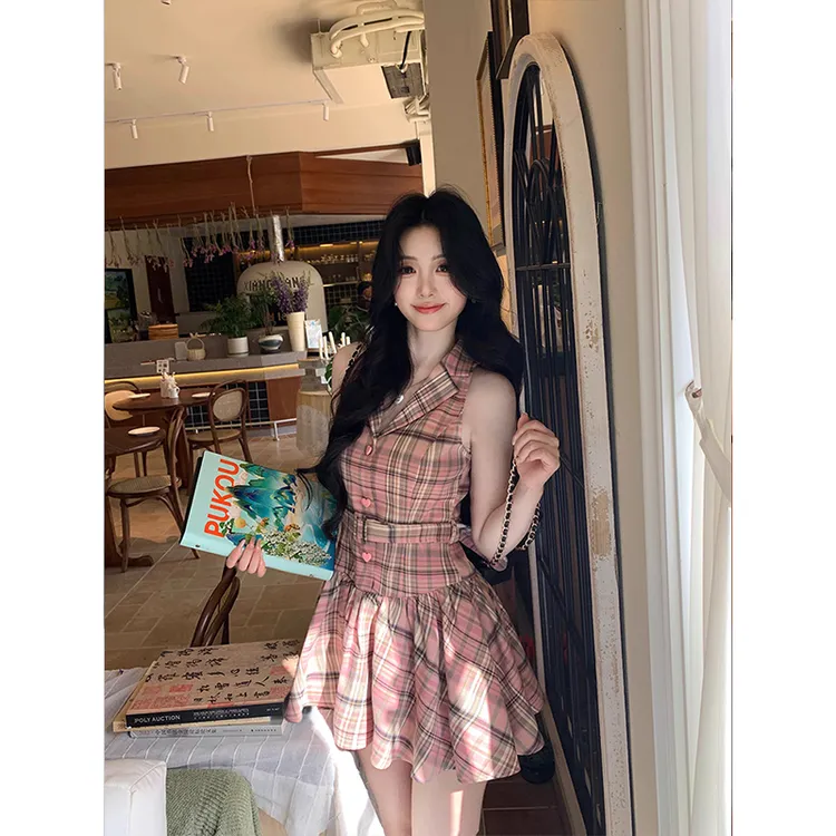 学院风miu系穿搭格纹翻领无袖挂脖连衣裙夏季新款收腰显瘦a字短裙