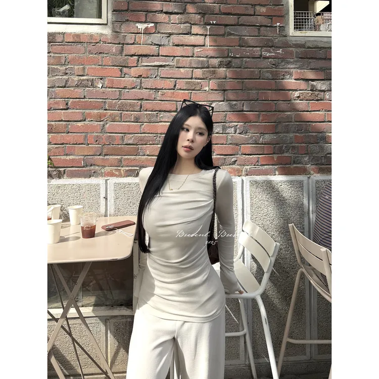 黑泽玄七“美体扭扭衫3.0”许妍穿搭！+5倍薄瘦体视觉仿羊绒针织小衫