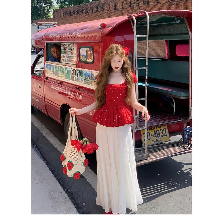 草莓糖霜法式收腰显瘦 红色花花波点蓬蓬上衣