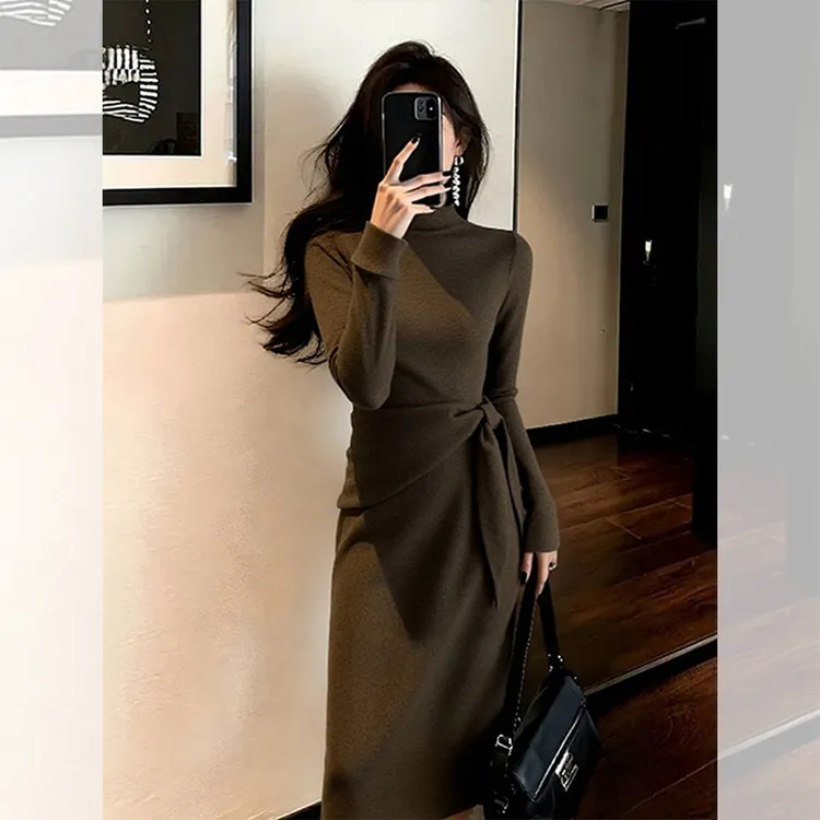 漂亮出片衣服女装秋冬季气质高贵档次棕色高领包臀裙针织连衣裙子