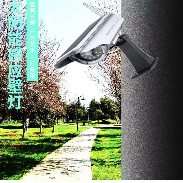 新款太阳能监控灯人体感应壁灯智能语音提示仿真监控摄像头灯 