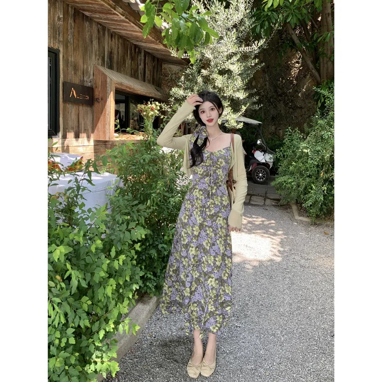 大码法式温柔收腰碎花连衣裙女春季胖mm显瘦外搭针织裙子两件套