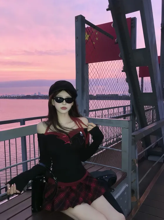心动尤莉 秋季辣妹风纯欲显瘦假两件设计感上衣格子半身裙两件套
