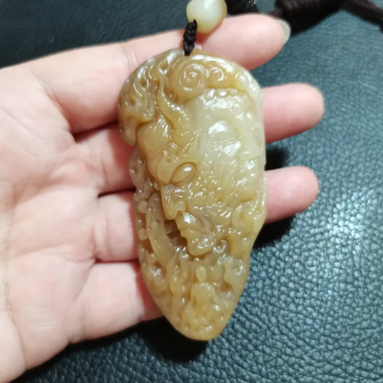 岫玉老玉，佛魔一念间 俏色巧雕
