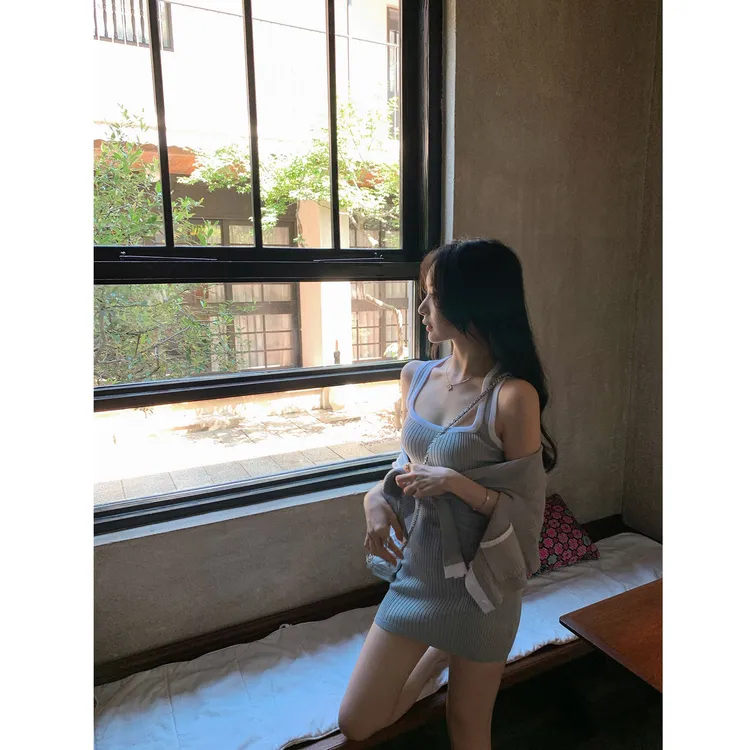 纯欲小香风气质套装女秋性感高级感吊带连衣裙长袖针织开衫两件套