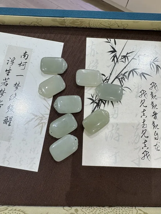 和田玉吊坠无事牌