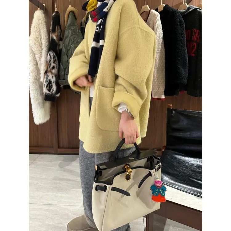 羊驼混纺圆领大衣  J25WT922