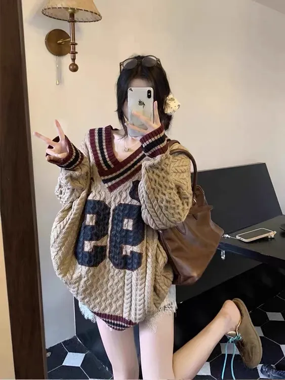 美式复古字母麻花条纹v领毛衣女秋冬小个子慵懒风宽松中长款针织