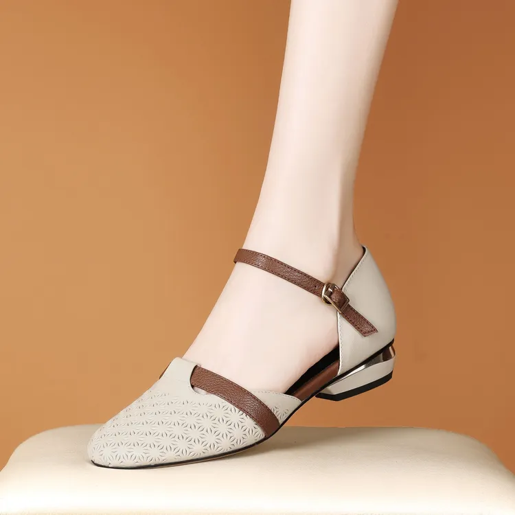 真皮拼色包头凉鞋女低跟镂空透气鞋子2025夏季新款圆头软面软底鞋