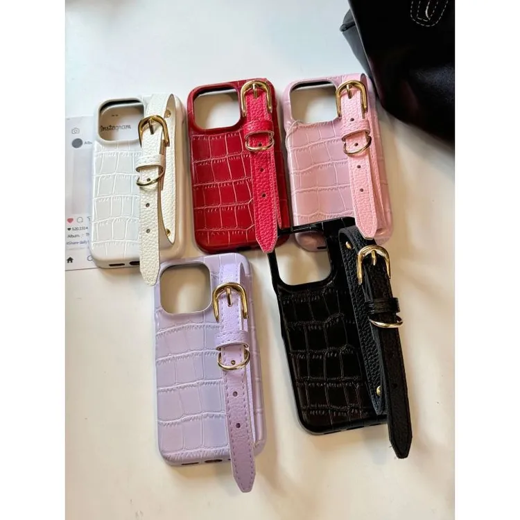 简约亮面皮质纹理腕带白黑色适用iphone16promax苹果15手机壳14pr
