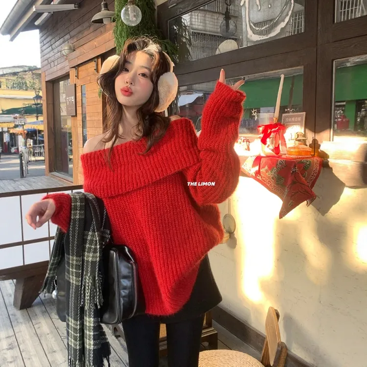 圣诞红色设计感一字肩保暖毛衣女秋冬新年红色新款高级感露肩上衣