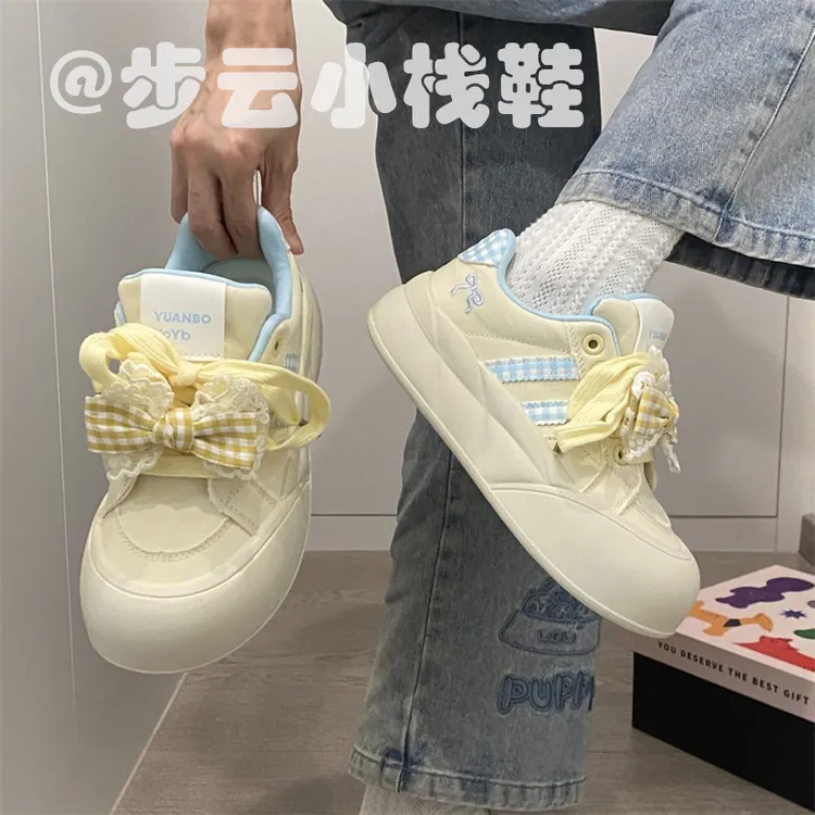 小众ins百搭厚底板鞋2025新款简约软底复古可爱爆款休闲运动鞋