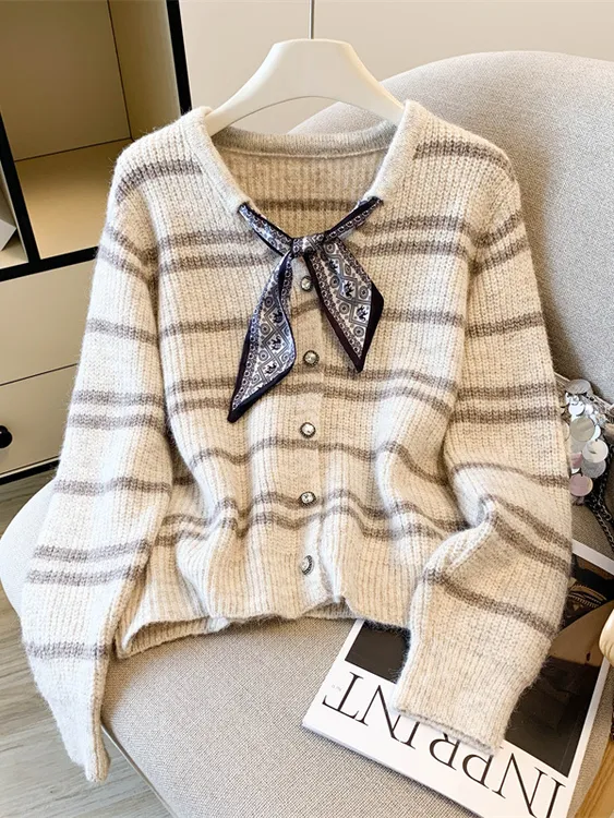 2025年秋冬新款爆款V领条纹针织开衫毛衣女宽松显瘦遮肉长袖上衣