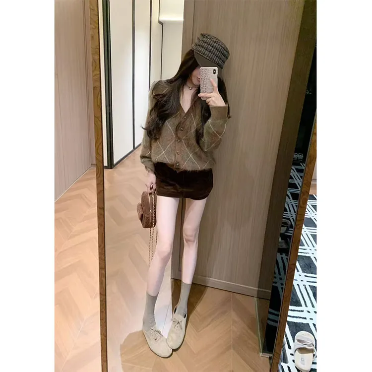 2025秋季韩系设计感高级时尚修身显瘦上衣休闲简约高腰短裤套装女