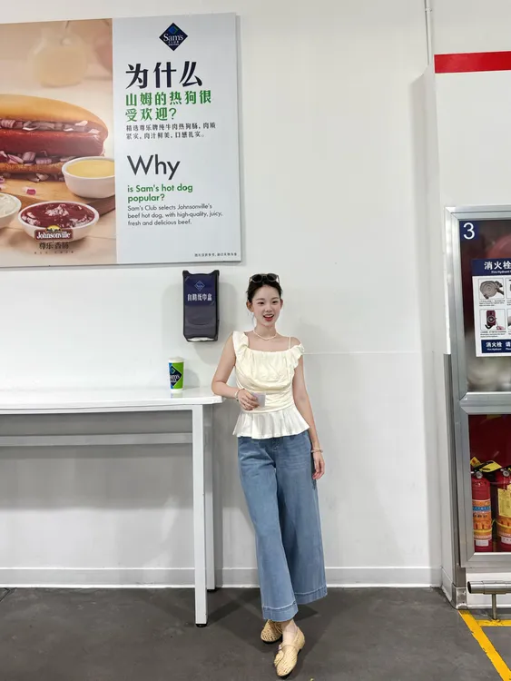 白色一字肩短袖T恤女夏季2025年新款收腰气质露肩百搭上衣牛仔裤