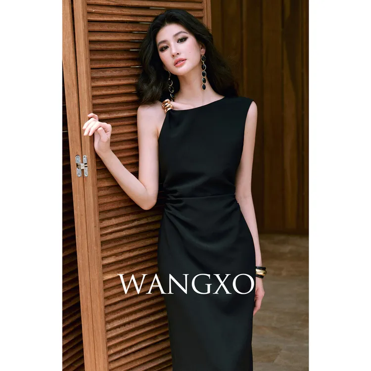 WANGXO气质金属镶饰斜领抽皱连衣裙253668W
