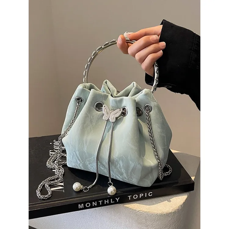 链条包小众设计包包女夏季新款亮钻手提水桶包高级感韩系链条斜挎