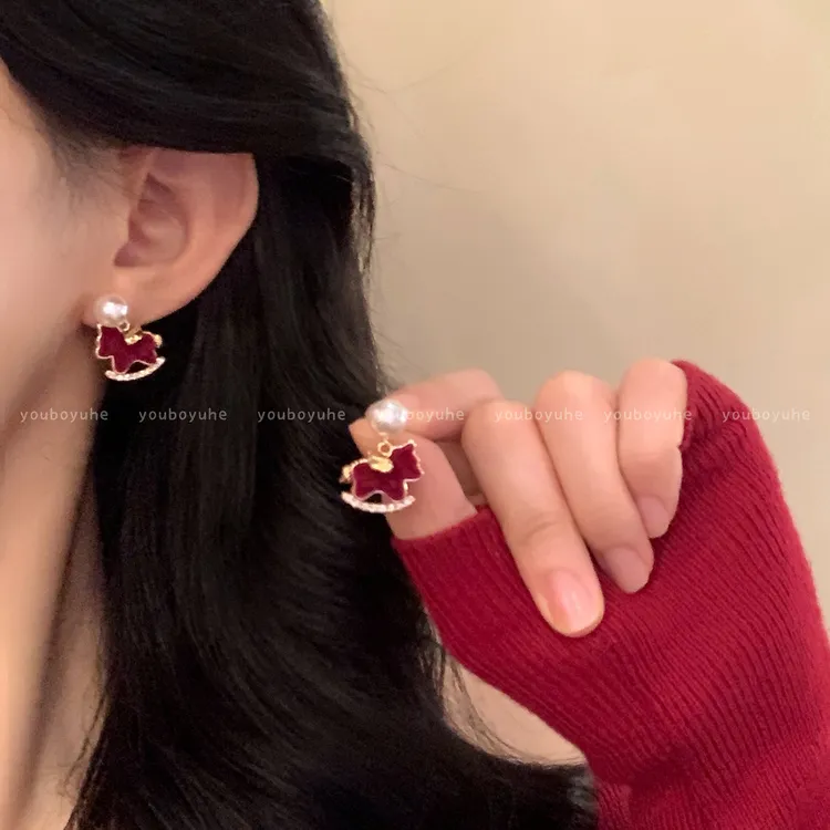 铜合金耳饰 韩系红色丝绒小马珍珠耳环女2025新款漂亮耳钉耳饰品