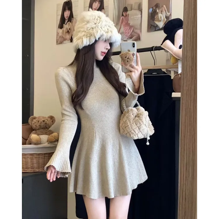 法式高级感半高领长袖连衣裙女秋季2025新款收腰内搭针织A字短裙